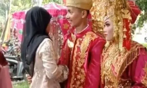 Chú rể ôm người yêu cũ ngay trong đám cưới, biểu cảm của cô dâu mới thực sự gây sốc